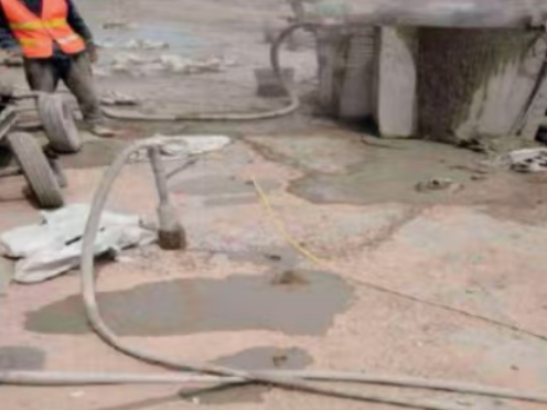 芒康水泥混凝土路面板底注浆技术 路面脱空注浆整治方案