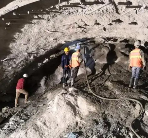 芒康拱顶带模注浆料的施工流程及注意事项